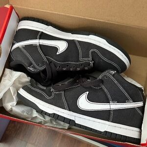 Nike Dunk Mid